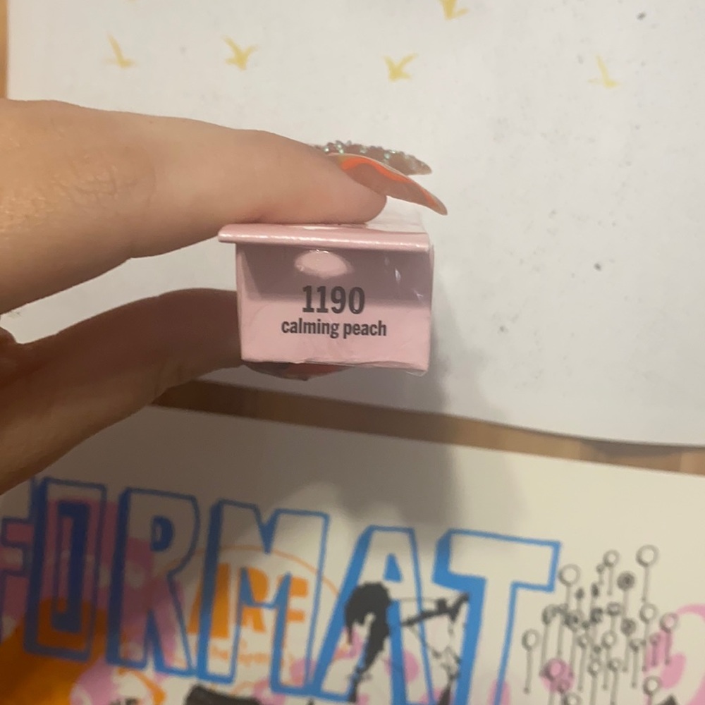 ๐HOST PICK ๐ NEW IN BOX- HARD CANDY CALMING PEACH BLOOMING LIP OIL - Picture 3 of 5